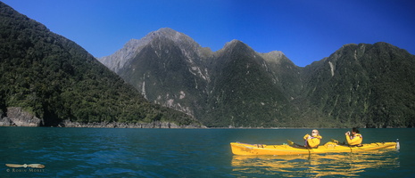 Kayaking on Milford Sound - Panorama : click to zoom !