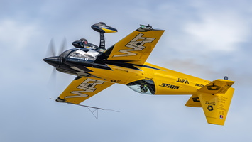 Mike Goulian flying the Extra 330