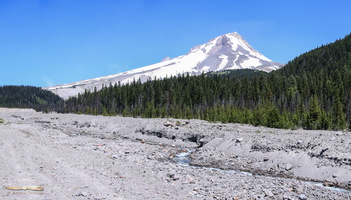Mount Hood & White River - Click to zoom !