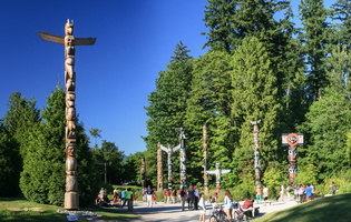 Stanley Park's First Nations totems poles - Click to zoom !