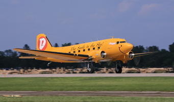 Dakota's 70th birthday : DC-3 & C-47