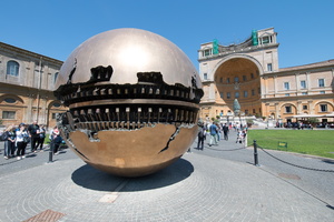 Sphere 6 (Pomodoro) & Fontana della Pigna