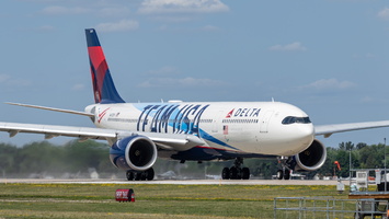 Delta A330-900 in Team USA livery