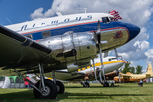 Douglas C-47 (DC-3) Legend Airways 42-32833 N25641
