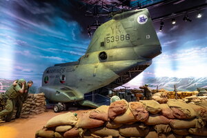 USMC Boeing CH-46D Chinook (back fuselage) 153986/YK-13